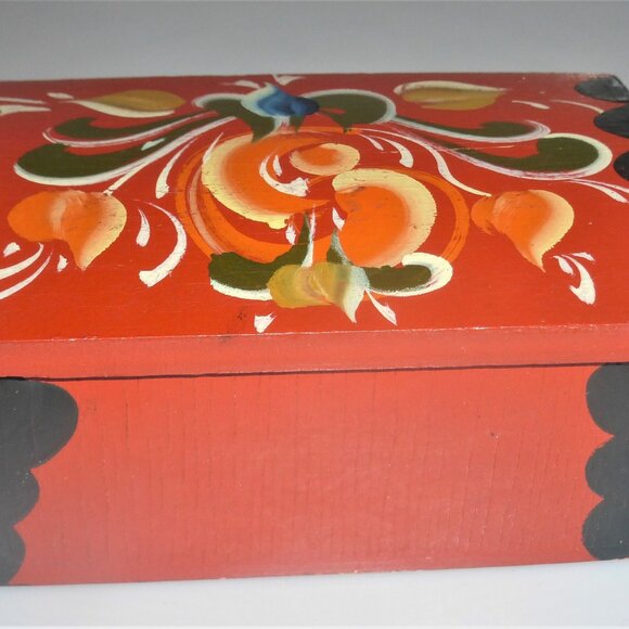 HAND PAINTED WOOD BOX Signed Lille Hammer TRINKET BOX Jewelry Box KEY Ring - Picture 4 of 8